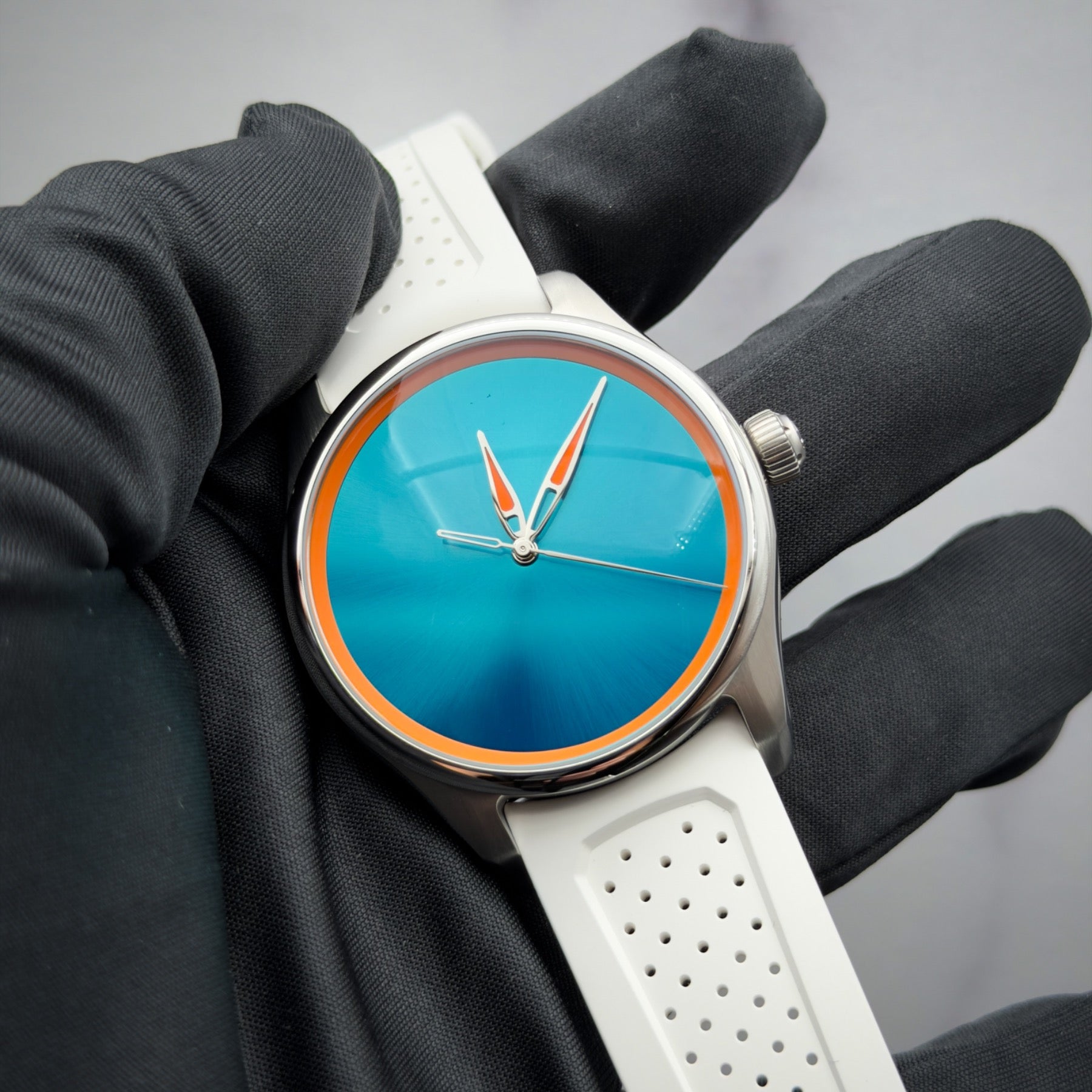 H.Moser & Cie Pioneer Center Seconds Spiced Aqua