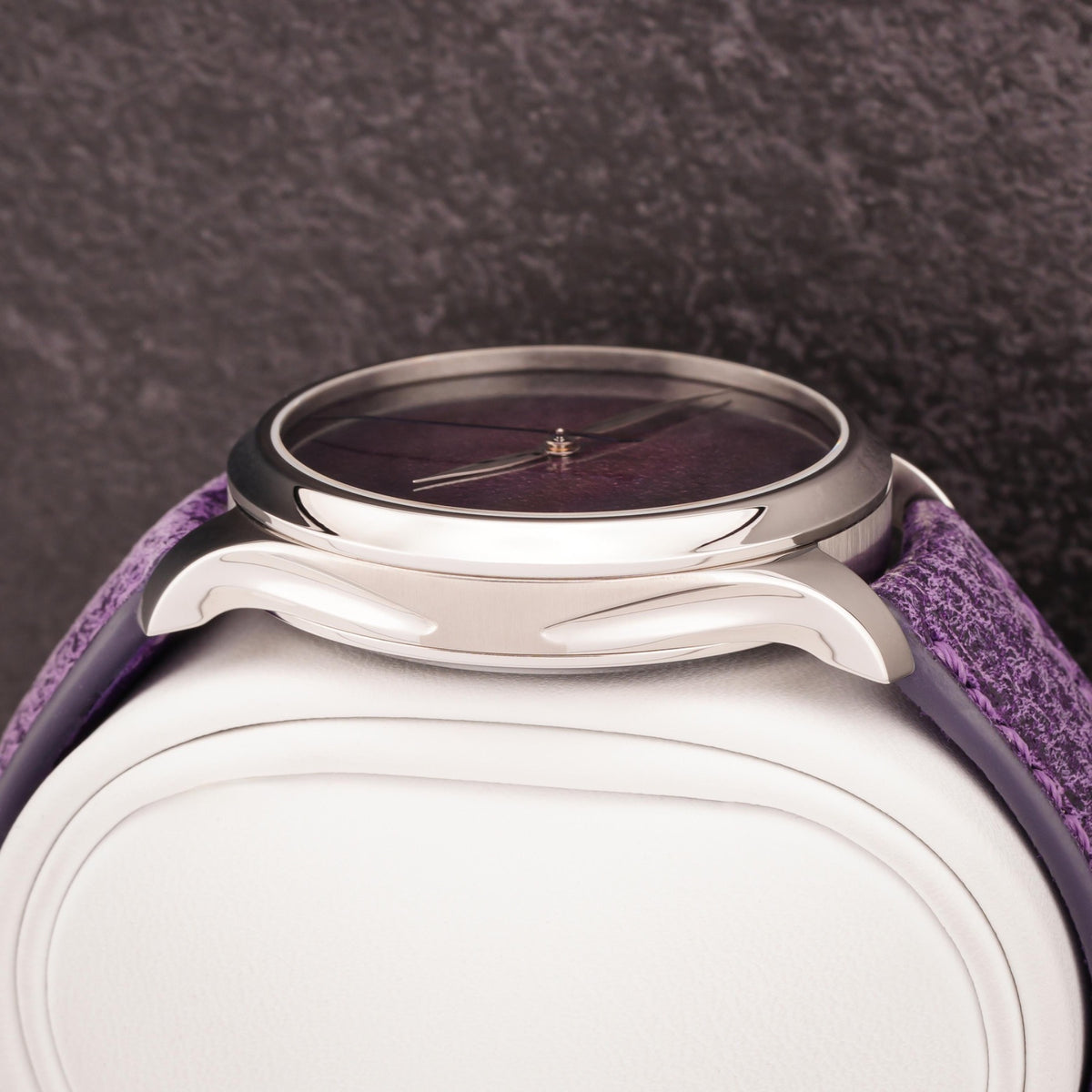 H.Moser & Cie Endeavour Centre Seconds Concept Purple Enamel