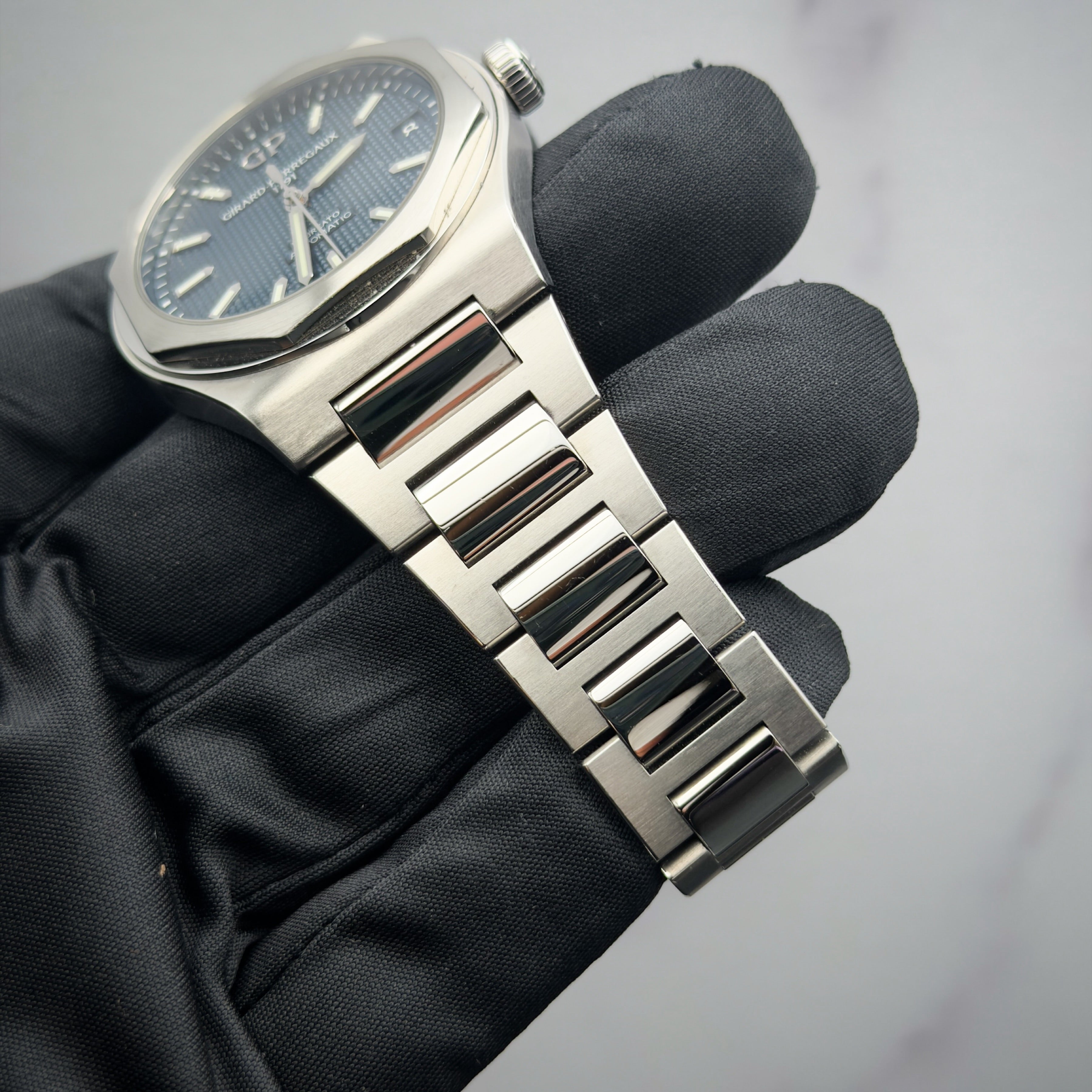 Girard Perregaux Laureato