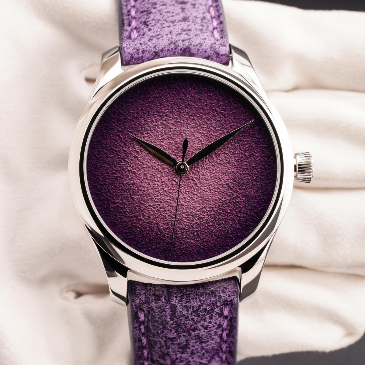 H.Moser & Cie Endeavour Centre Seconds Concept Purple Enamel