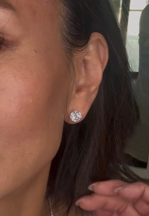 Lab-Grown Diamond Round Solitaire Stud Earrings