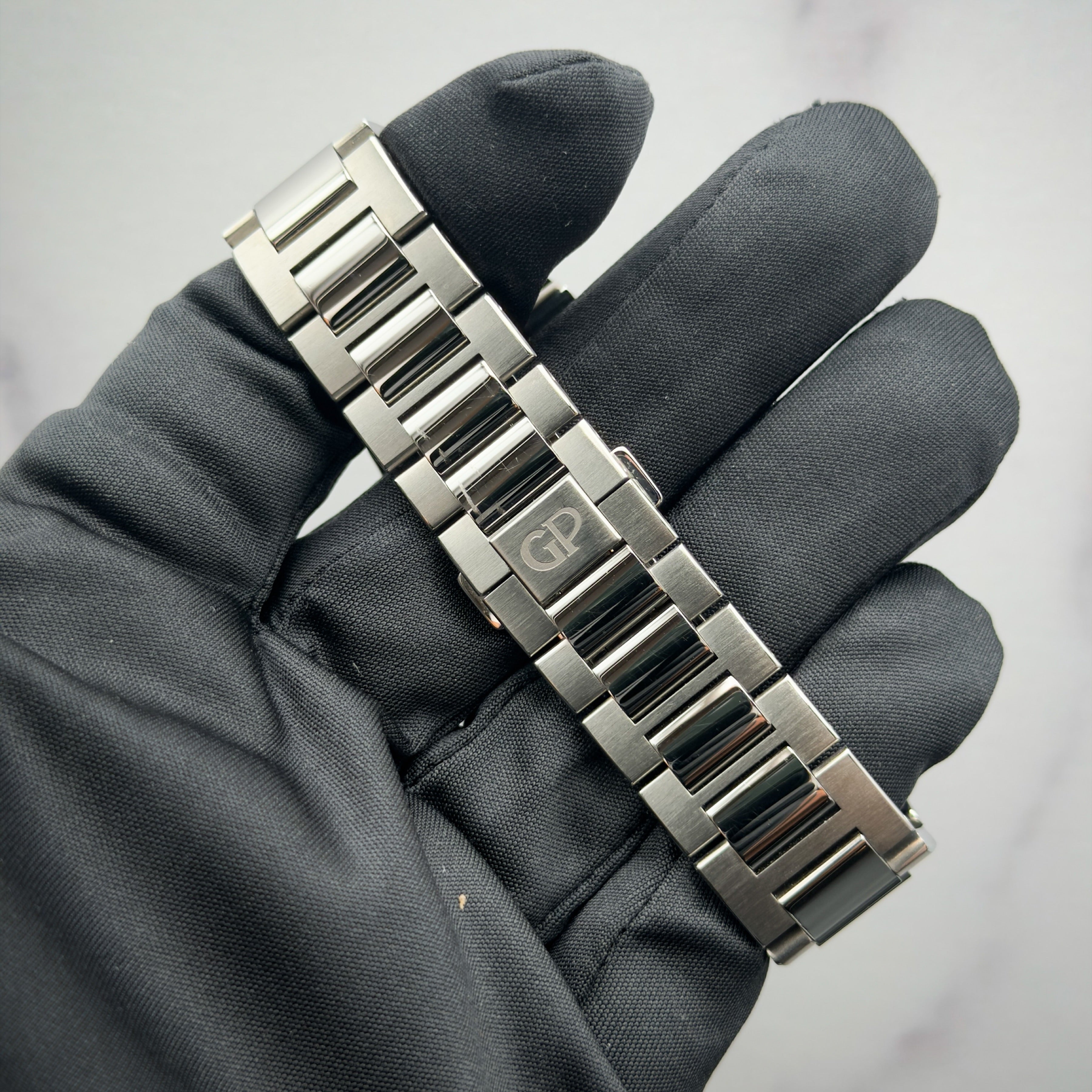 Girard Perregaux Laureato