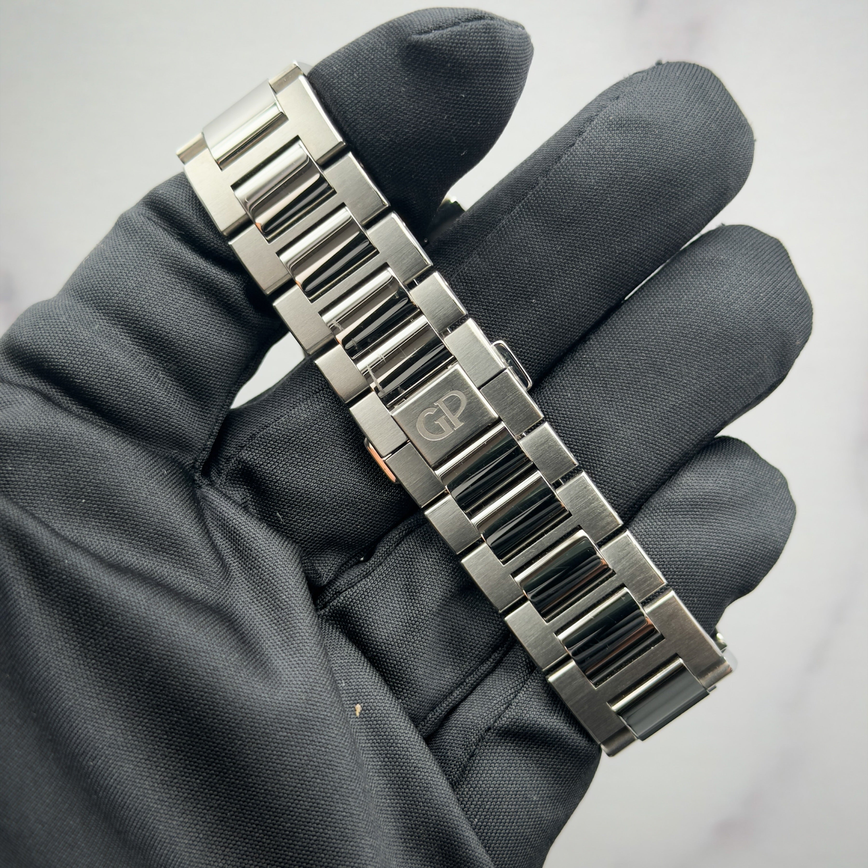 Girard Perregaux Laureato